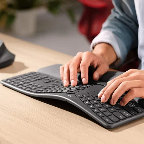 Teclado y mouse Logitech en ARTIKULOS.CO